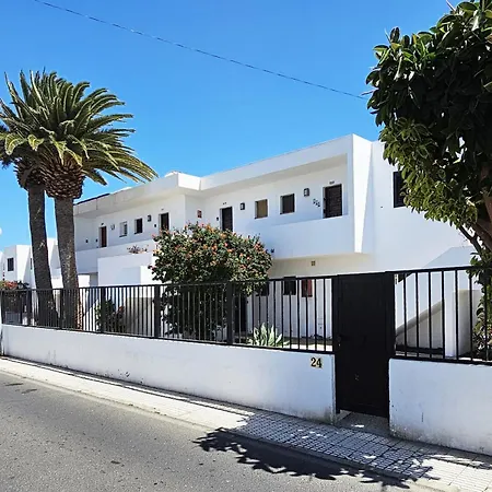 Happy - Shared Pool And Near The By Lanzarote Nyaraló Puerto del Carmen