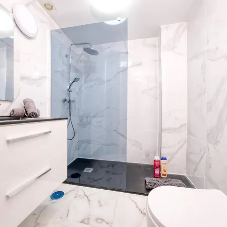 Happy - Shared Pool And Near The By Lanzarote بيت للعطل