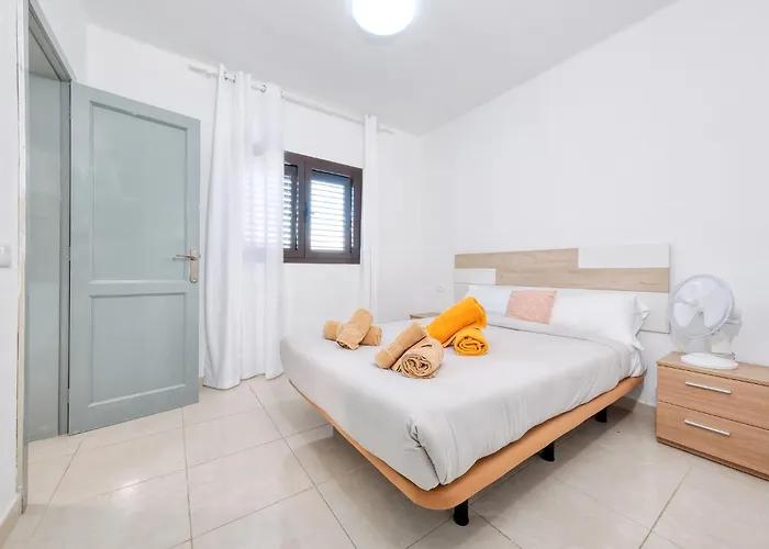 Happy - Shared Pool And Near The By Lanzarote بيت للعطل *