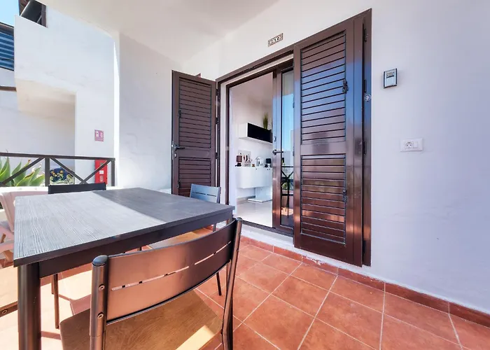 Happy - Shared Pool And Near The By Lanzarote بيت للعطل *