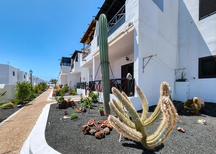 Happy - Shared Pool And Near The By Lanzarote Puerto del Carmen