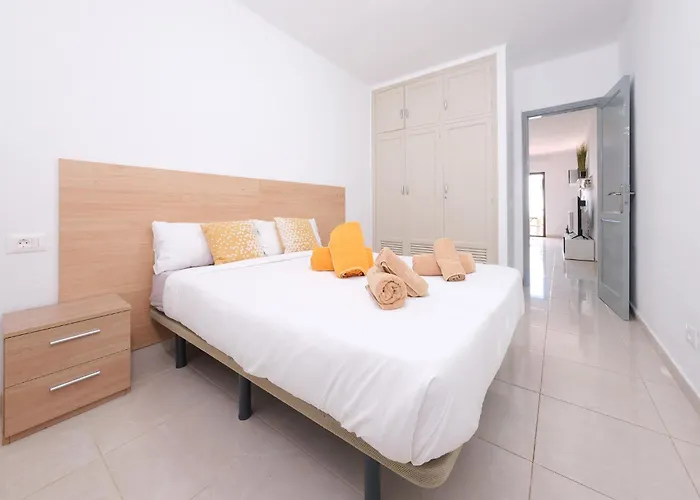 Happy - Shared Pool And Near The By Lanzarote Puerto del Carmen (Lanzarote)